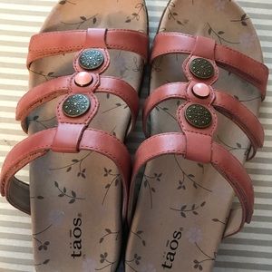 Taos sandals - NWOT.  Size 9